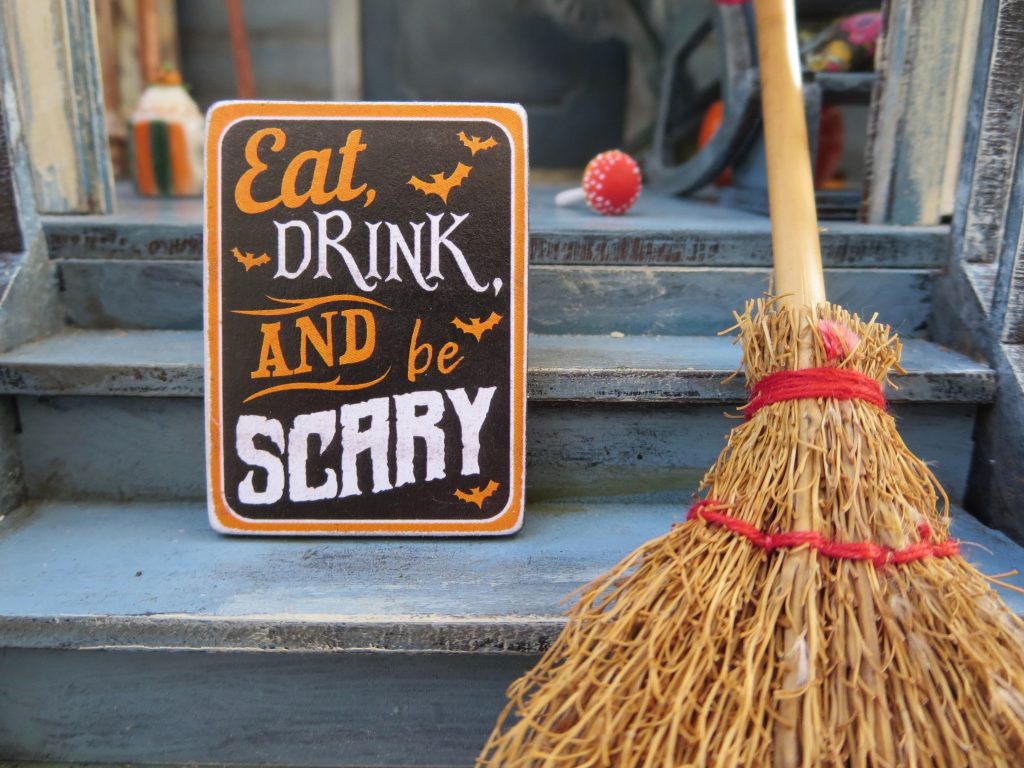 Create an awesome halloween party atmosphere using decor.